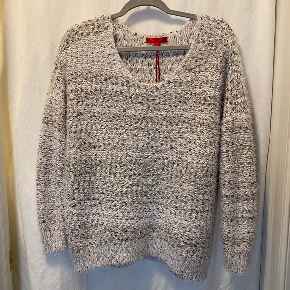Women’s Jennifer Lopez relaxed sweater - Picture 2 of 7